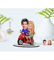 BK Gift Kişiye Özel Sevgililer Karikatürlü 3D Ahşap Biblo ve İsimli Gold Papatya Anahtarlık-10 (Model 1)