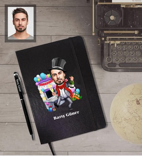 Kişiye Özel Yılbaşı Erkek Karikatürlü Siyah Defter Kalem Hediye Seti Model-8