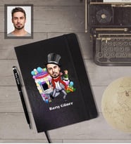 Kişiye Özel Yılbaşı Erkek Karikatürlü Siyah Defter Kalem Hediye Seti Model-8