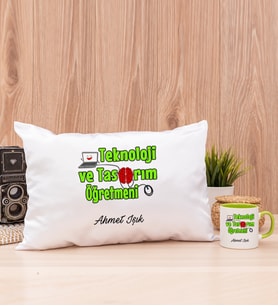 Teknoloji ve Tasarım Öğretmeni Dikdörtgen Yastık ve Yeşil Kupa Bardak