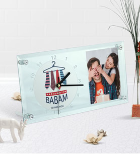BK Gift Kişiye Özel Fotoğraflı Karizmatik Babam Masaüstü Cam Saat (Beyaz)