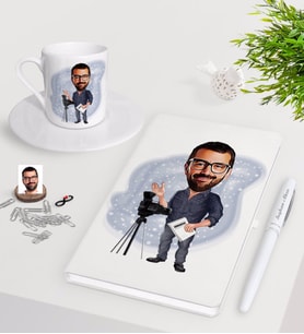 BK Gift Kişiye Özel Erkek Yönetmen Karikatürlü Beyaz Defter Kalem Türk Kahvesi Fincanı Seti-1 (Model 1)