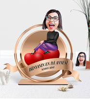BK Gift Kişiye Özel Dünyanın En İyi Annesi Karikatürlü 3D Ahşap Biblo Plaket - 2 (Çok Renkli)