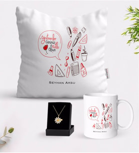 BK Gift Kişiye Özel Öğretmenler Günümüz Kutlu Olsun Beyaz Kupa Yastık ve İsimli Papatya Kolye Hediye Seti-2 (Model 1)