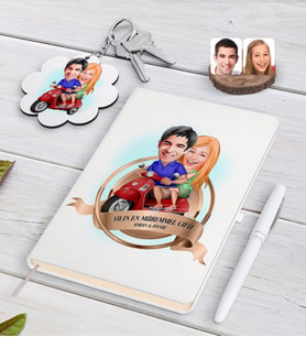 BK Gift Kişiye Özel Yılın En Mükemmel Çifti Karikatürlü Beyaz Defter Kalem ve Anahtarlık Hediye Seti-10 (Model 1)