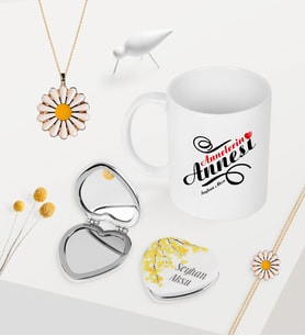 BK Gift Kişiye Özel Annelerin Annesi Kupa Kalp Ayna Papatya Kolye Bileklik Seti (Model 1)