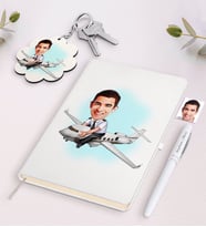 BK Gift Kişiye Özel Erkek Kaptan Pilot Karikatürlü Beyaz Defter Kalem ve Anahtarlık Hediye Seti (Model 1)
