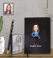 Kişiye Özel Öğretmen Karikatürlü  Siyah Defter Kalem Çakmak Hediye Seti  Bayan-11 (Model 1)