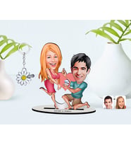 BK Gift Kişiye Özel Sevgililer Karikatürlü 3D Ahşap Biblo ve İsimli Silver Papatya Anahtarlık-19 (Model 1)