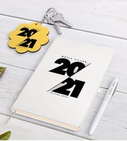 BK Gift Kişiye Özel 2024 Mutlu Yıllar Beyaz Defter Kalem ve Anahtarlık Hediye Seti-9 (Model 1)