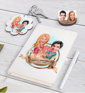 BK Gift Kişiye Özel Yılın En Mükemmel Çifti Karikatürlü Beyaz Defter Kalem ve Anahtarlık Hediye Seti-19 (Model 1)