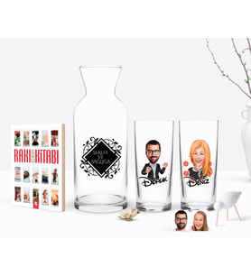 BK Gift Kişiye Özel Renkli Baskılı Erkek ve Kadın Karikatürlü İkili Rakı Bardağı Karaf ve Cep Kitabı Hediye Seti-8 (Model 1)