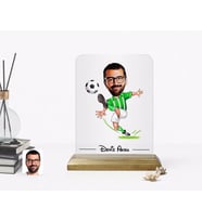 BK Gift Kişiye Özel Erkek Yeşil Beyaz Futbolcu Karikatürlü Ahşap Standlı Çerçeve