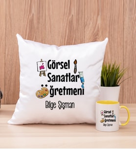 Görsel Sanatlar Öğretmeni Kare Yastık ve Sarı Kupa Bardak