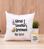Görsel Sanatlar Öğretmeni Kare Yastık ve Sarı Kupa Bardak