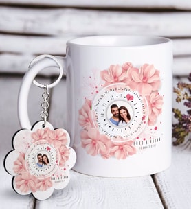 BK Gift Kişiye Özel Fotoğraflı Tarihli Sonsuz Takvim Beyaz Kupa ve Anahtarlık Hediye Seti-2 (Model 1)