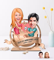 BK Gift Kişiye Özel Yılın En Mükemmel Çifti Karikatürlü 3D Ahşap Biblo Plaket-19 (Beyaz)