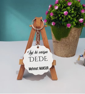 İyi ki Varsın Dede Tasarımlı Dedeye Hediye Ahşap Anahtarlık