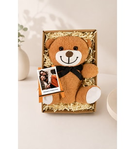 25 cm Peluş Ayıcık Hediye Kutusu – Fotoğraf ve Mesaj Kartlı Sevimli Peluş Hediye Seti