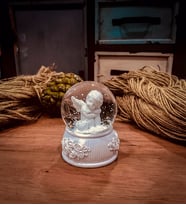 Beyaz Melek Işıklı Kar Küresi