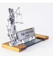 Kişiye Özel Tasarım Avukat Premium Cam Masaüstü İsimlik - Avukat İsimlik – Ofis Masaüstü İsimlik - Masalık