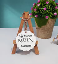 İyi ki Varsın Kuzen Tasarımlı Kuzen Hediye Ahşap Anahtarlık