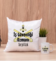İş Güvenliği Uzmanı Kare Yastık ve Beyaz Kupa Bardak