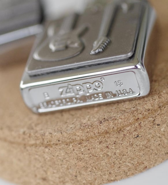Kabartma Gitar Zippo