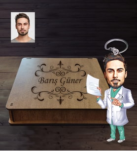 Kişiye Özel Doktor Karikatürlü Ahşap Anahtarlık Kutulu Bay-8