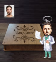 Kişiye Özel Doktor Karikatürlü Ahşap Anahtarlık Kutulu Bay-8