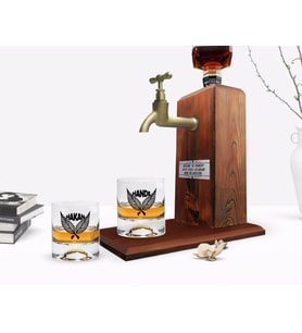 BK Gift Kişiye Özel Renkli Baskılı İsimli İkili Viski Bardağı ve Ahşap Viski Standı Hediye Seti-23 (Model 1)