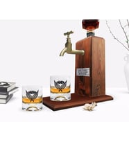 BK Gift Kişiye Özel Renkli Baskılı İsimli İkili Viski Bardağı ve Ahşap Viski Standı Hediye Seti-23 (Model 1)