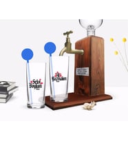 BK Gift Kişiye Özel Renkli Baskılı Selvi Boylum Al Yazmalım Tasarımlı İkili Vodka Bardağı ve Ahşap Vodka Standı Hediye Seti-3 (Model 1)