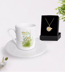 BK Gift Kişiye Özel Papatya Temalı En İyi Öğretmen Türk Kahvesi Fincanı ve İsimli Papatya Kolye Hediye Seti-13 (Model 1)