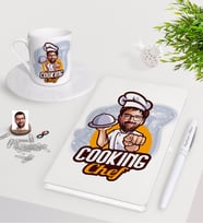 BK Gift Kişiye Özel Erkek Chef Karikatürlü Beyaz Defter Kalem Türk Kahvesi Fincanı Seti-15 (Model 1)