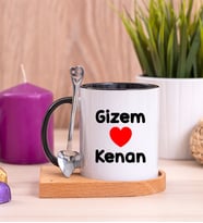 Sevgililere Özel İsim Yazılı Ahşap Altlıklı Siyah Kupa Bardak