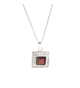 925 Ayar Gümüş Minik Kare Garnet Taşlı Kolye