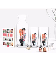 BK Gift Kişiye Özel Renkli Baskılı Sevgililer Karikatürlü İkili Rakı Bardağı Karaf ve Cep Kitabı Hediye Seti-85 (Model 1)
