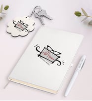 BK Gift Kişiye Özel Okul Müdiresi Beyaz Defter Kalem ve Anahtarlık Hediye Seti (Model 1)