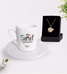 BK Gift Kişiye Özel Sınıf Öğretmeni Türk Kahvesi Fincanı ve İsimli Papatya Kolye Hediye Seti-17 (Model 1)