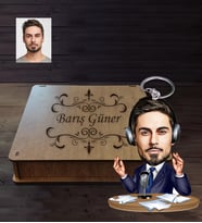 Kişiye Özel Spiker Karikatürlü  Ahşap Anahtarlık Kutulu Bay-1