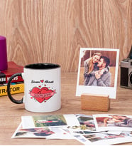 Sevgiliye Hediye Tarihli ve İsimli Siyah Kupa ve Ahşap Standlı Polaroid Set