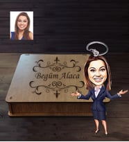 Kişiye Özel İş Kadını Karikatürlü  Ahşap Anahtarlık Kutulu Bayan-3