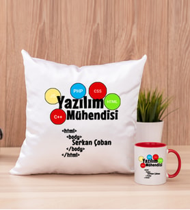 Yazılım Mühendisi Kare Yastık ve Kırmızı Kupa Bardak