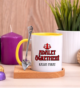 Adalet Öğretmeni Ahşap Altlıklı Sarı Kupa Bardak