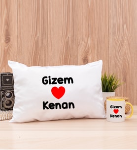 Sevgililere Özel İsim Yazılı Dikdörtgen Yastık ve Sarı Kupa Bardak