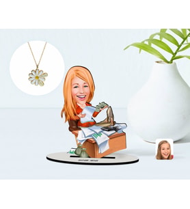 BK Gift Kişiye Özel Kadın Patron Karikatürlü 3D Ahşap Biblo ve İsimli Tarihli Papatya Kolye Seti-6 (Model 1)