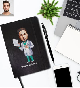 Kişiye Özel Doktor Karikatürlü Siyah Defter Kalem Hediye Seti Bay-8