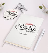 BK Gift Kişiye Özel Başkan Beyaz Defter Kalem Ve Anahtarlık Hediye Seti-1 (Model 1)