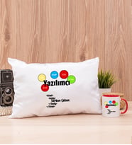 Yazılımcı Dikdörtgen Yastık ve Kırmızı Kupa Bardak